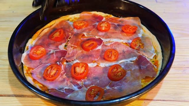 МЫ СДЕЛАЛИ ПИЦЦУ за 10000 РУБЛЕЙ! ДОРОГО vs ДЁШЕВО смотреть онлайн