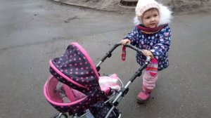 Софи гулЯет с коляской