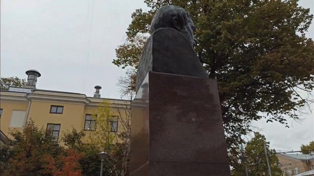 Боткин Сергей Петрович   памятник у Боткинской больницы, Москва 4К