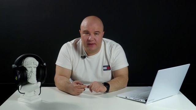 ROG Theta 7.1: гарнитура для игр и кино с восемью динамиками Essence смотреть онлайн