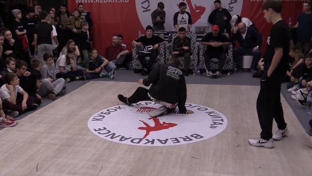 четвертьфинал juniors bboy Dan Fox vs D-Way - Кубок Красного Кита по брейкдансу 20171216 смотреть онлайн