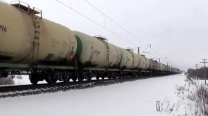 Тепловоз 3ТЭ10М-0127 с грузовым поездом