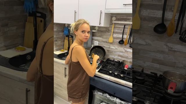КАК ПРАВИЛЬНО ОТПРАШИВАТЬСЯ У МУЖА К ПОДРУЖКАМ ?#семьяколода #приколы #юмор #шортс #смехдослез