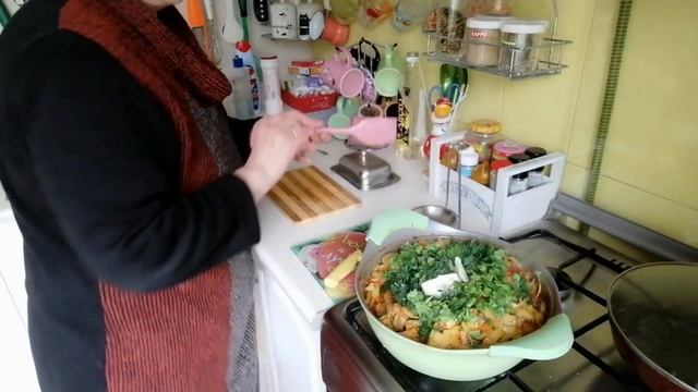 300.Капуста тушёная с овощами и рёбрышками!!!?Я ещё умудряюсь готовить!!!☝️?#тушенаякапуста#влог