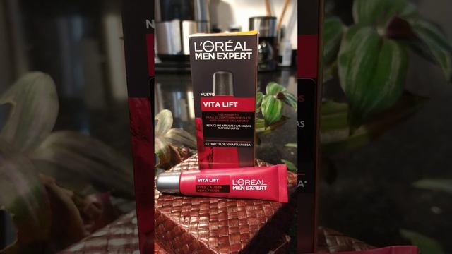 L'Oréal Men Experto crema de ojos antiedad Vita Lift / Para caballero. смотреть онлайн