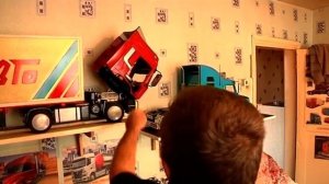 Житель Шарыповского района мастерит из дерева модели грузовиков