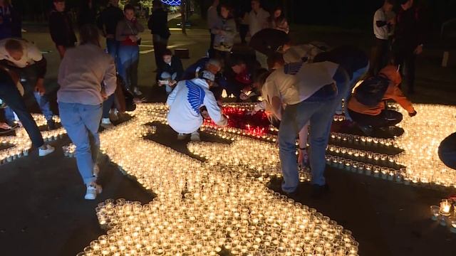 В Лесопарке зажгли свечи в память о героях Великой Отечественной войны