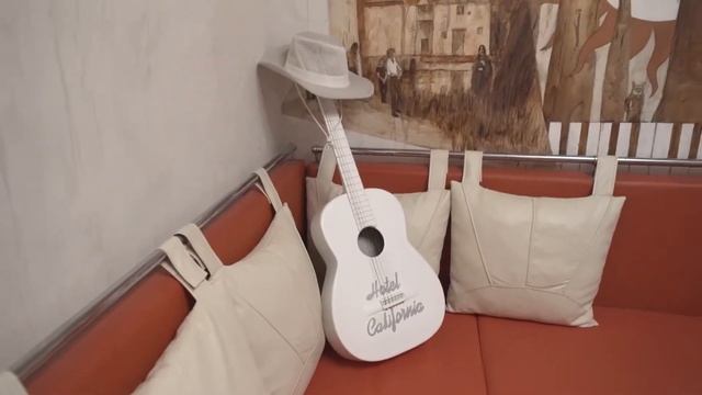 По домам. Севастополь. Рок-Арт-Отель. смотреть онлайн