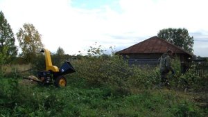 Очистка заросших участков от кустом и деревьев.
