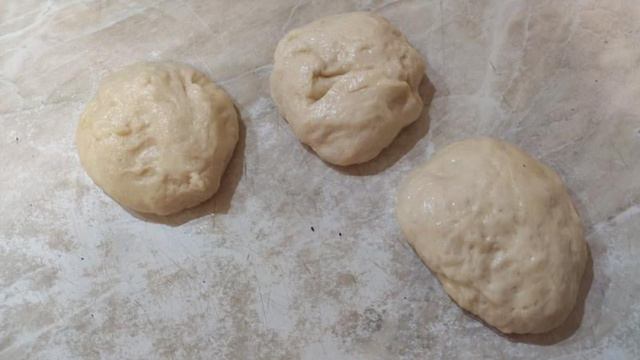 Печёные пирожки с клубничным вареньем