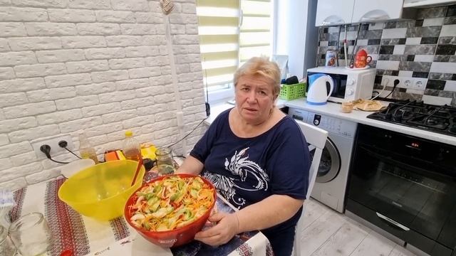 Салат из зелёных помидор..очень вкусно