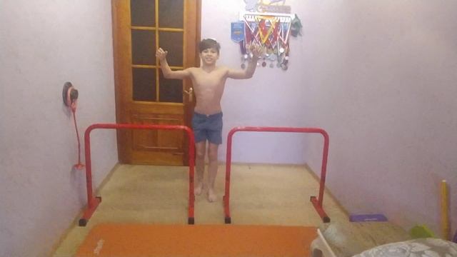 Упражнения на мышцы пресса и предплечья.