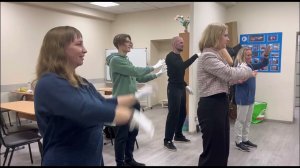 Через жесты к людям