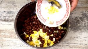 Я научила всех своих друзей готовить такой салат с фасолью! Очень вкусно и просто!