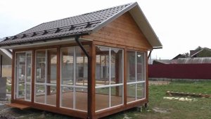 Застекленная беседка