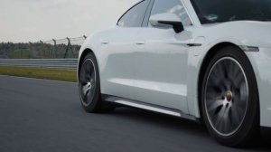 PORSCHE TAYCAN против 911 + гоночный трек! Тест-драйв и обзор электросуперкара Порше Тайкан Турбо