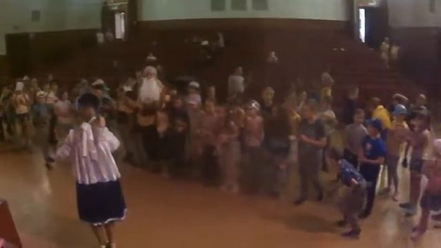 Секреты старинного ремесла.100 человек на празднике лаптей Центр Мир Озёрск74 школа юных плетельщик смотреть онлайн