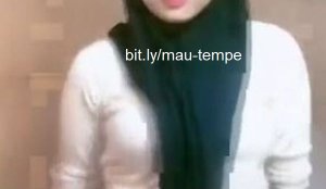 Joget Malming Cewek Berjilbab Hitam Malam Minggu - Shorts