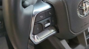 Продажа Land Cruiser 300 (Ленд крузер 300), 2022 г.в. в автосалоне UMmotors, Москва