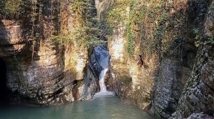 ? Агурский водопад "Чёртова Купель".