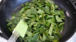 ПИРОГ НА СКОВОРОДЕ СО ШПИНАТОМ. ВКУСНО , БЫСТРО И ПОЛЕЗНО.