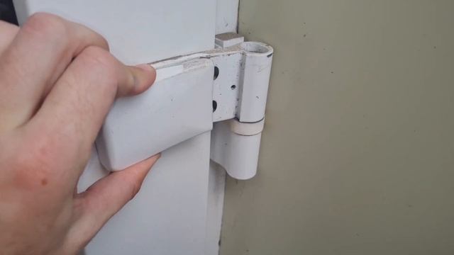 Как самому открыть входную пластиковую дверь, отрегулировать, если она просела и не открывается?