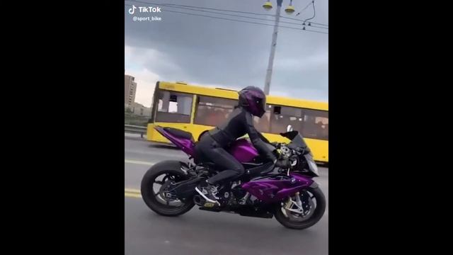 Красивые девушки на мотоциклах! Tik Tok Сompilation 2020