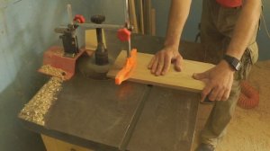 Обкатка фигарейных полей филенок на стационарном фрезере.