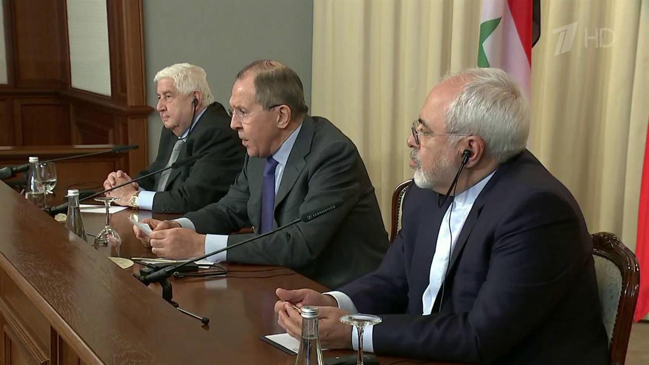 О продолжении мирного процесса говорил глава МИД РФ Сергей Лавров с коллегами из Ирана и Сирии