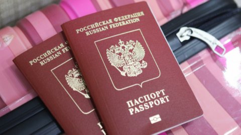Россиян стали чаще не выпускать за границу из-за ошибок в паспорте