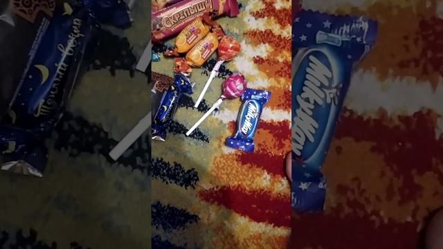 Распаковываю новогодний набор сладостей ??? смотреть онлайн