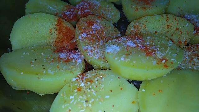 ВКУСНОЕ МЯСО С КАРТОФЕЛЕМ НА ПРАЗДНИЧНЫЙ СТОЛ ПРОСТО ПОЛЕЗНО И БЕЗ ФАНАТИЗМА. ГОТОВИТСЯ МЕЖДУ ДЕЛОМ смотреть онлайн