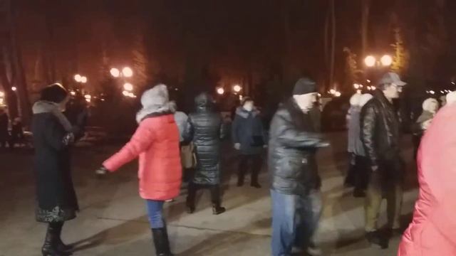 Харьков, танцы в парке Горького,"Музыка нас связала" смотреть онлайн