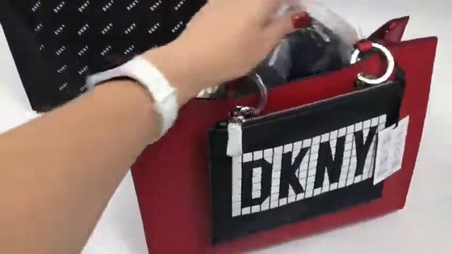 Сумка 2 в 1 DKNY Mott Leather Diagonal Logo Tote смотреть онлайн