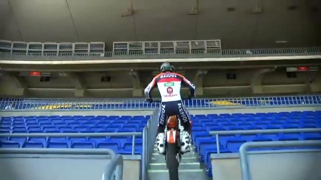 Repsol: The most spectacular training for Toni Bou at the Camp Nou смотреть онлайн
