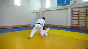UCHI MATA SUKASHI / Контрприем от подхвата изнутри скручиванием / 内股すかし