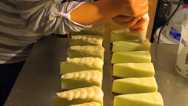 Piping Key lime Soap (messy LOL) смотреть онлайн