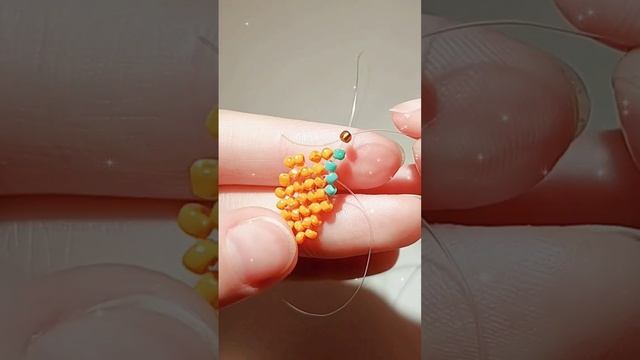 Объемная мандаринка из бисера #бисероплетение #новыйгод #christmas #украшения #holiday смотреть онлайн