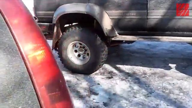 20.03.2017 — Автохам заблокировал выезд автомобилю с парковки (Углегорск, Сахалин) смотреть онлайн