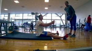 Лучшие упражнения на пресс с мячом?