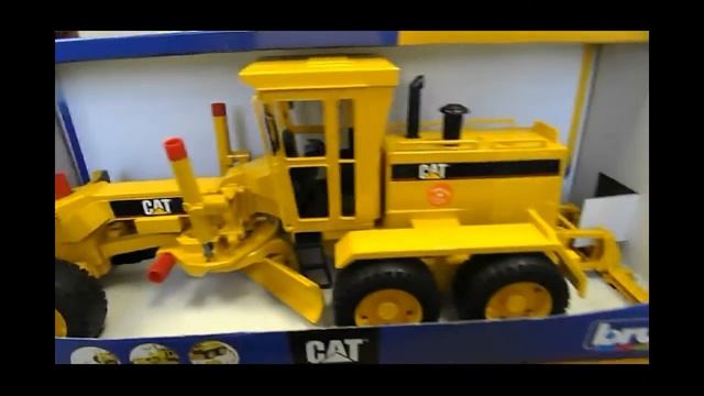 Грейдер брудер.  BRUDER