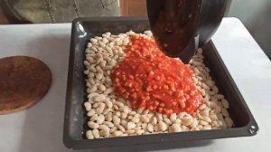 ЗАКУСКА ИЗ ФАСОЛИ!!! ЗАПЕЧЕННАЯ БЕЛАЯ ФАСОЛЬ В ТОМАТНОМ СОУСЕ С КОПЧЕНОСТЯМИ.