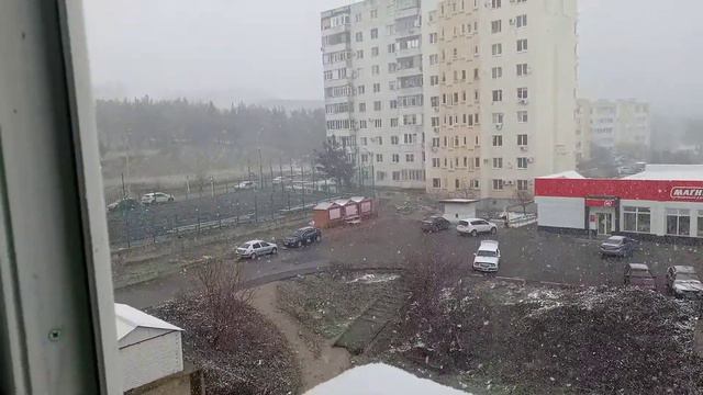 СНЕГ КРУЖИТСЯ ЛЕТАЕТ,ЛЕТАЕТ В ГЕЛЕНДЖИКЕ🤓 смотреть онлайн