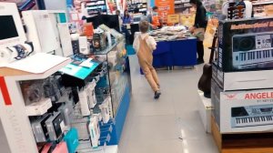 ПОЧЕМУ Илья и Картонка не ПОШЛИ к ТИГРАМ В КЛЕТКУ? Влог