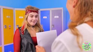 О НЕТ! Я в ловушке в больнице для вампиров! * Русалка против вампира*.