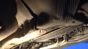 BMW X5 E70 Насос подкачки пневмо-подвески снятие