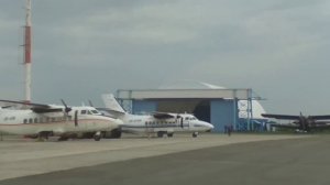Запуск и взлёт самолёта Л-410 с парашютистами на борту