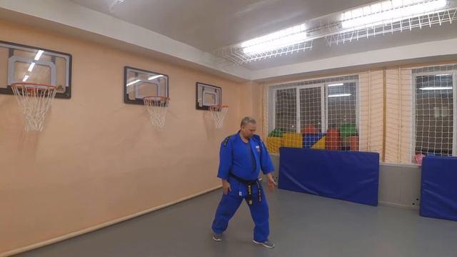 Шаг в сторону с линии атаки под 45 градусов Цуги аси смотреть онлайн