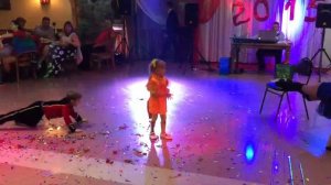 Приватный танец лисички Мэри