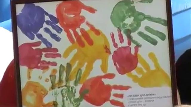 Детей-инвалидов в Алчевске заставили жалеть Плотницкого смотреть онлайн